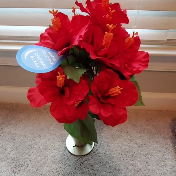 NWT FAUX FLOWER BOUQUET